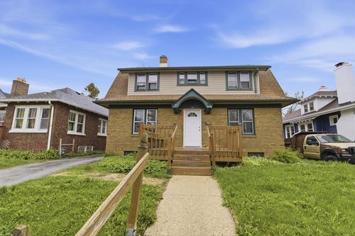 2432 N 55th Street, Milwaukee, WI, 53210 | Card Image