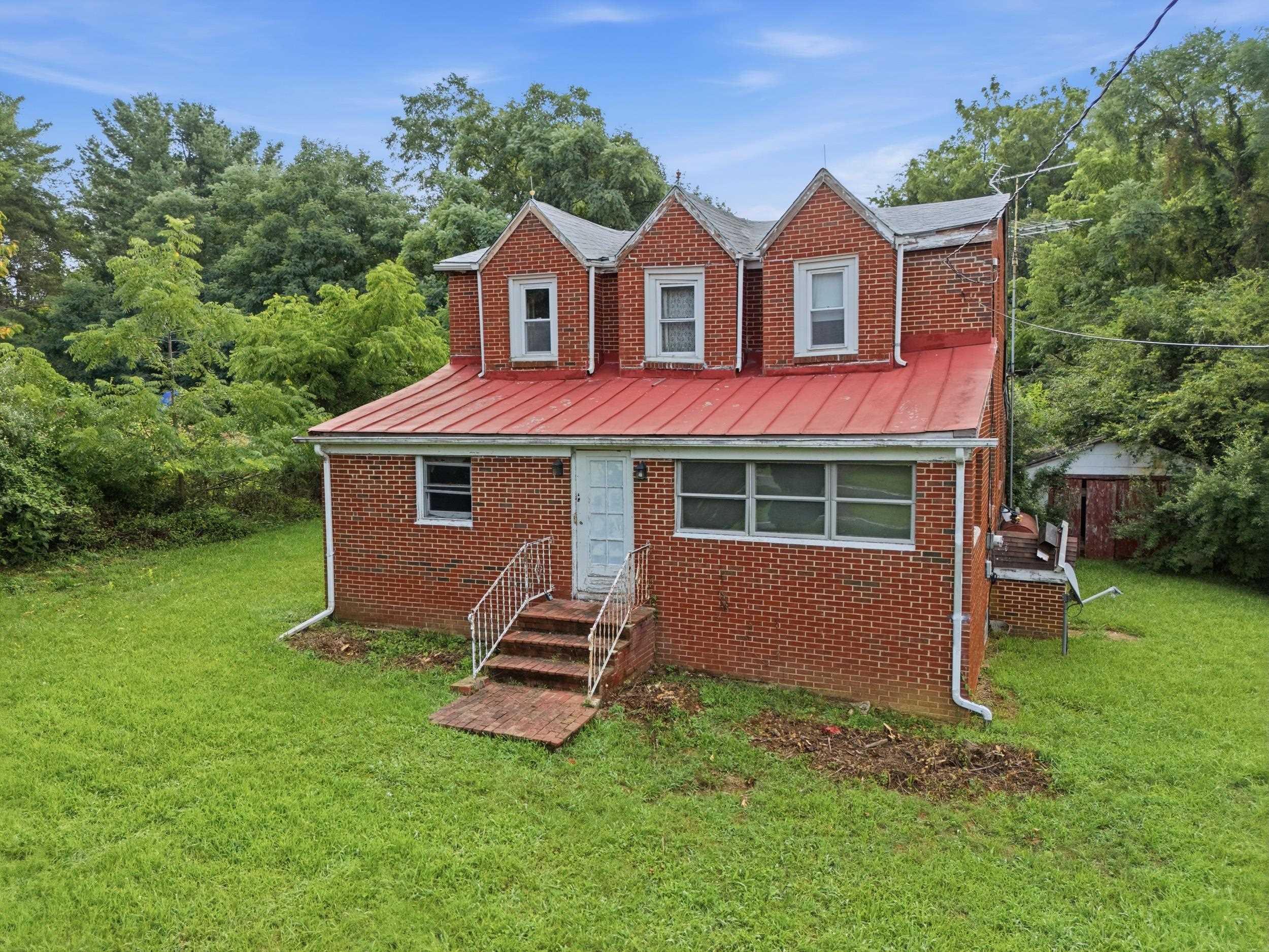 Land in Staunton