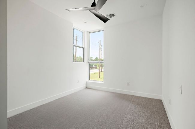 B - 5507 Manor Rd, House other with 4 bedrooms, 3 bathrooms and 4 parking in Austin TX | Image 16