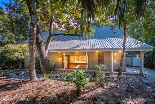 308 Lovers Ln, Ocean Springs, MS, 39564-2827 | Card Image
