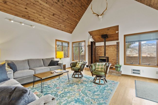 Main House Living Room | Image 11