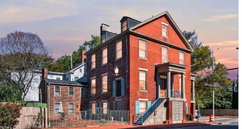 422 Crawford St, Portsmouth, VA, 23704-3833 | Card Image