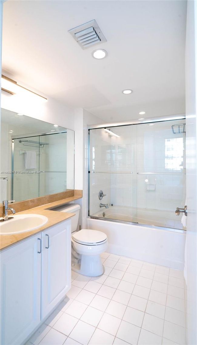 APT-1012 - 90 Alton Rd, Condo with 2 bedrooms, 2 bathrooms and null parking in Miami Beach FL | Image 15