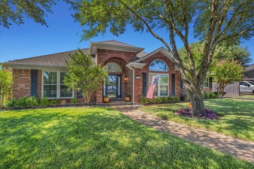 812 Country Lane Dr, Mcgregor, TX, 76657-9722 | Card Image