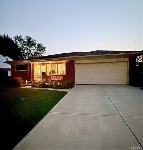 29641 Walker Dr, Warren, MI, 48092-2262 | Card Image