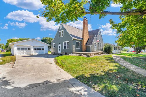 206 Grant St, Crescent City, IL, 60928-8032 | Card Image