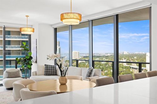 2206-1300 S Miami Ave, Miami, FL, 33130-4467 | Card Image