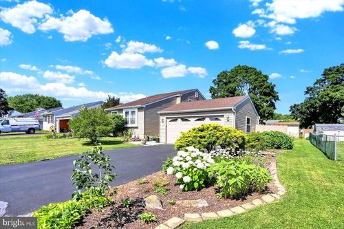 460 Moonflower Ave, READING, PA, 19606-3462 | Card Image