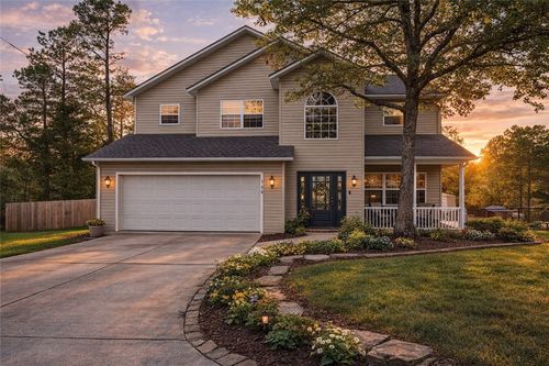 8211 Chestnut Dr, Rogers, AR, 72756-7701 | Card Image