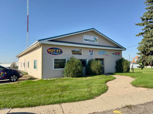 4303 Memorial Hwy, Mandan, ND, 58554-4711 | Card Image