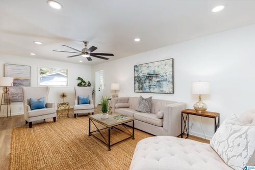 112 Ivy Ave, HUEYTOWN, AL, 35023-2533 | Card Image