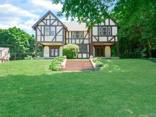 51 Crescent Rd, Port Washington, NY, 11050-3328 | Card Image