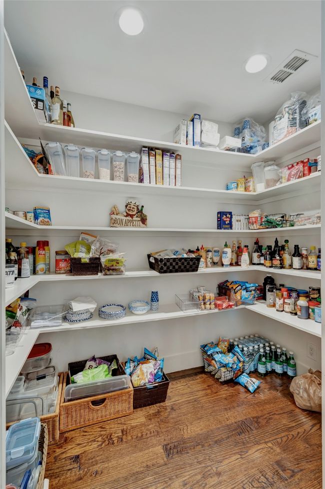 Huge hidden-away pantry | Image 18