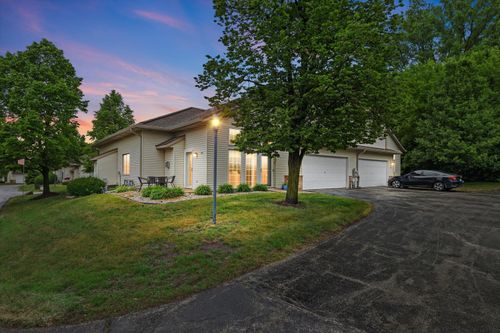 2419 Fox River Pkwy, Waukesha, WI, 53189-7797 | Card Image