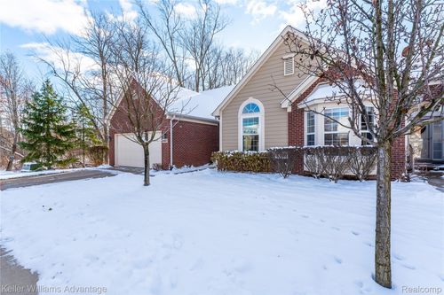 40827 Lenox Park Dr, Novi, MI, 48377-2342 | Card Image
