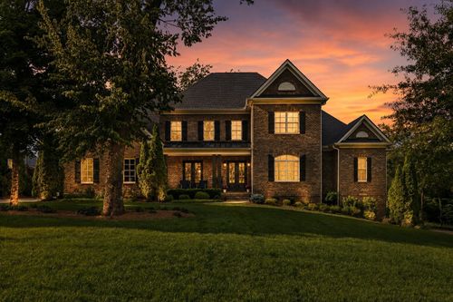 8231 Glover Dr, Brentwood, TN, 37027-7387 | Card Image