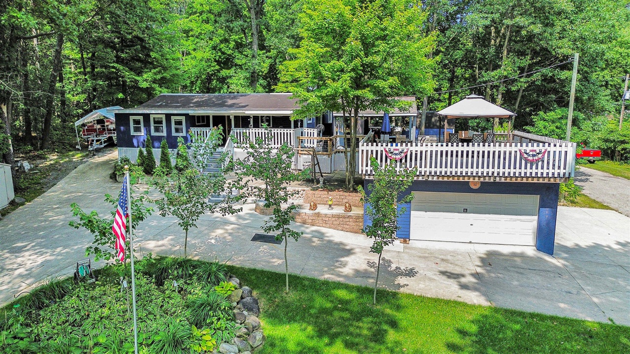 Apache Cir, New Era, MI 49446