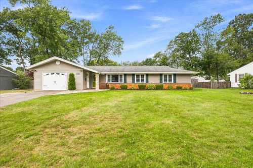 110 Crane Rd, Brockton, MA, 02302-3021 | Card Image
