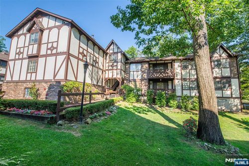 1906 Faulkner Ct, Mahwah, NJ, 07430-3493 | Card Image