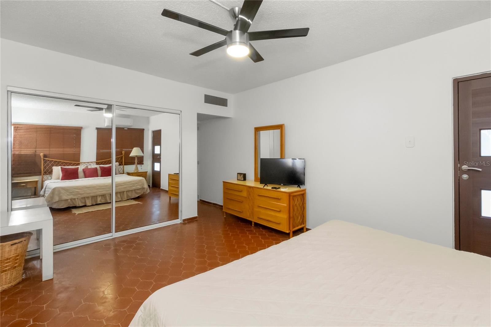 Residential en venta en HUMACAO, 100 CANDELERO DR., 1063 m²