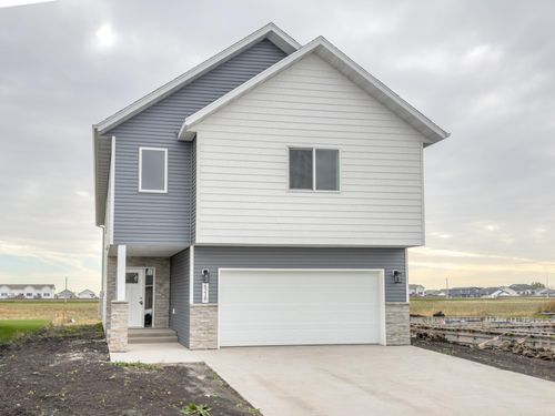 1872 19th Ave N, Wahpeton, ND, 58075-2810 | Card Image