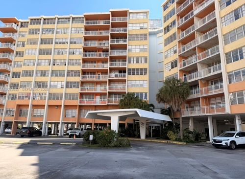 706-2025 Ne 164th St, North Miami Beach, FL, 33162-4160 | Card Image