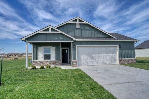 1325 Robin Dr, McPherson, KS, 67460-7101 | Card Image