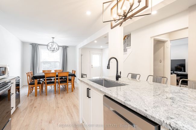 115 William Roe Blvd, House other with 5 bedrooms, 3 bathrooms and 3 parking in Newmarket ON | Image 13