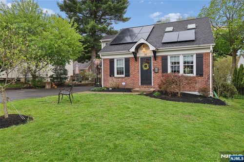 24 Crest Dr N, Cresskill, NJ, 07626-2241 | Card Image