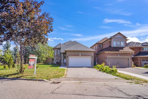 7349 Zinnia Pl, Mississauga, ON, L5W1K6 | Card Image