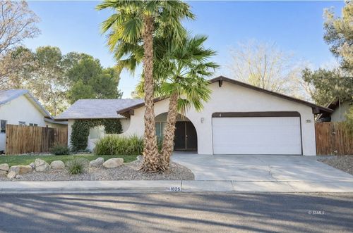 1025 Mary Ann Ave, Ridgecrest, CA, 93555-3327 | Card Image