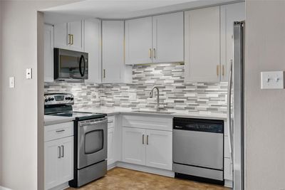 Kitchen with stainless steel appliances | Image 1