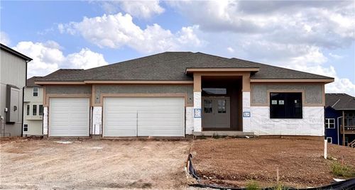 7613 Ne 103rd Ter, Kansas City, MO, 64157-8067 | Card Image