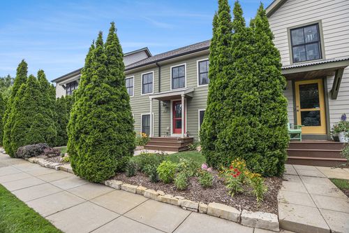 2137 New Town Dr, Grand Rapids, MI, 49525-3913 | Card Image