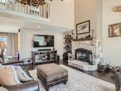 Open and bright living room with vaulted ceilings | Image 1