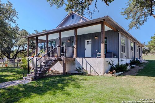 872 Oak Dr, Blanco, TX, 78606-2299 | Card Image