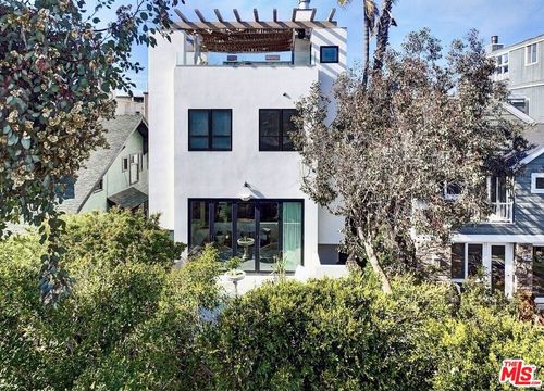 15 Reef St, Marina del Rey, CA, 90292-6725 | Card Image