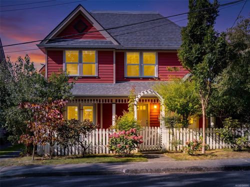 1110 Reno St, Victoria, BC, V9A4B6 | Card Image