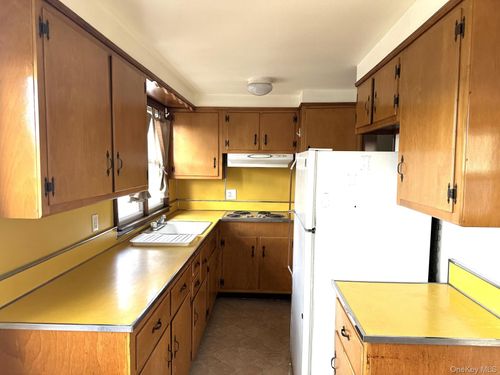 2-1 Highview Ave, Rye Brook, NY, 10573-3405 | Card Image