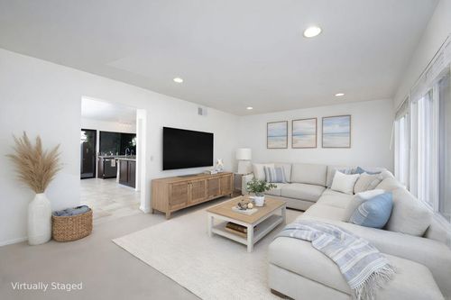 2925 Via Libertad, Carlsbad, CA, 92010-8352 | Card Image