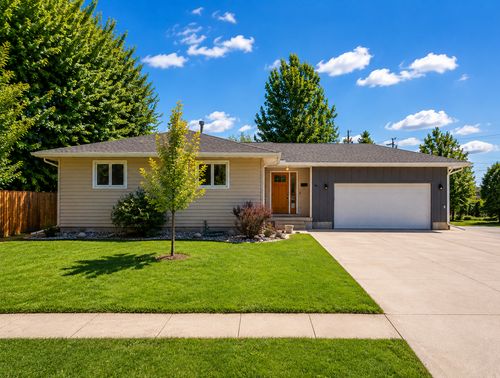 90 Forest Ave N, Fargo, ND, 58102-1640 | Card Image