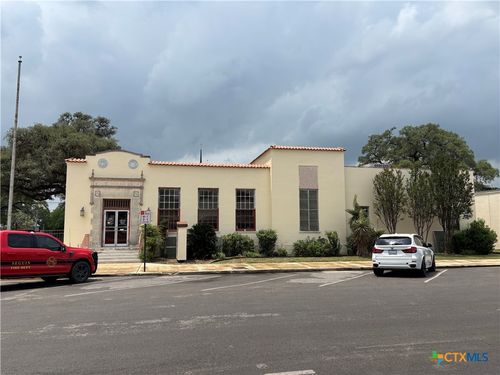 202 N Camp St, Seguin, TX, 78155-5631 | Card Image