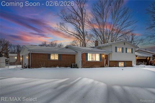 5233 Sagamore Dr, Swartz Creek, MI, 48473-8219 | Card Image