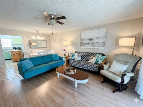 314-17001 Ne 13th Ave, Miami, FL, 33162-2740 | Card Image
