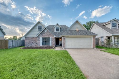 16546 Tranquil Dr, Sugar Land, TX, 77498-1988 | Card Image