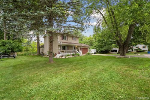 514 Sulley St, Waterford, MI, 48327-2870 | Card Image