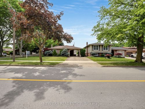 3311 Fairway Rd, Niagara Falls, ON, L2J3R5 | Card Image