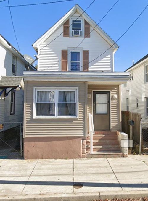 111 W Roberts Ave, Wildwood, NJ, 08260-1834 | Card Image