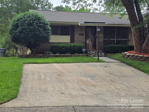 5027 Malibu Dr, Charlotte, NC, 28215-1539 | Card Image
