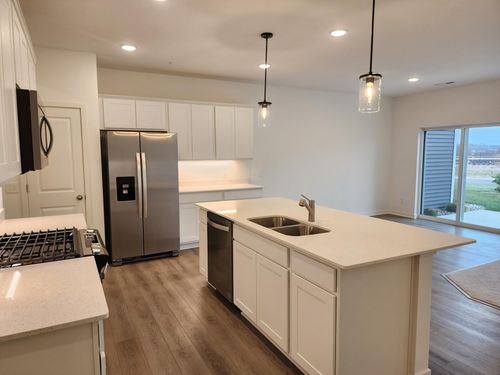 4720 Airlake Curv, Woodbury, MN, 55129-7603 | Card Image